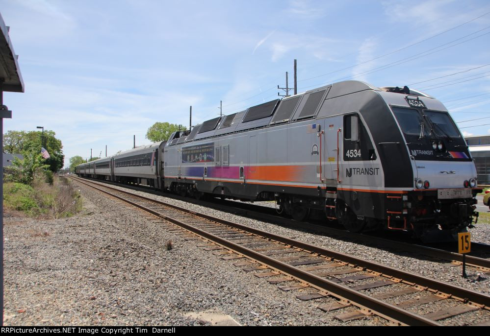 NJT 4534 on the move south.